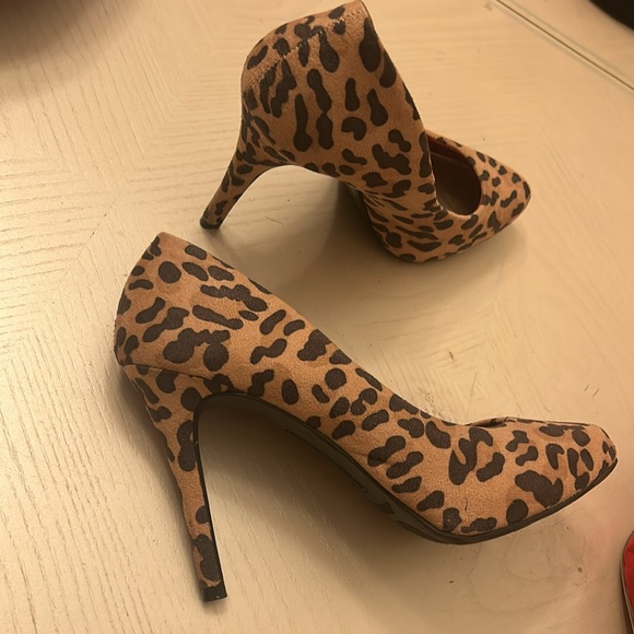 Cheetah Heels - Picture 2 of 6
